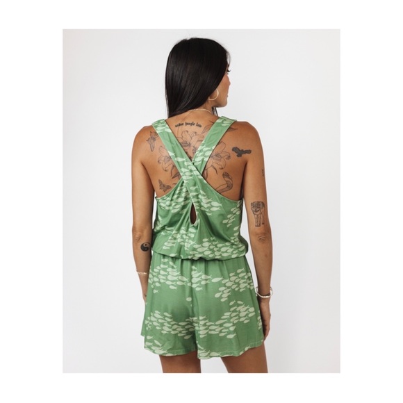 Fighting Eel Ava Sky Romper Jazzy in Pistachio Fish NWT - Picture 3 of 3